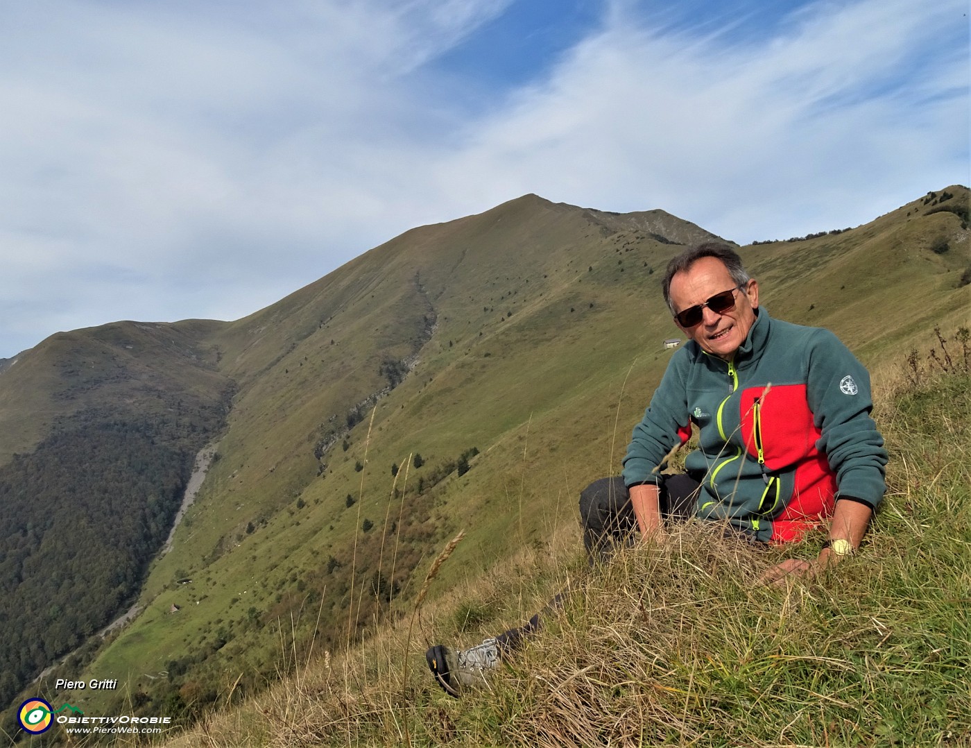 22 La lunga bella panoramica cresta di salita per il Pizzo Baciamorti .JPG